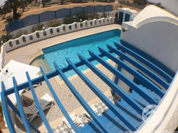 V 105 -                            بيع
                           Villa avec piscine Djerba